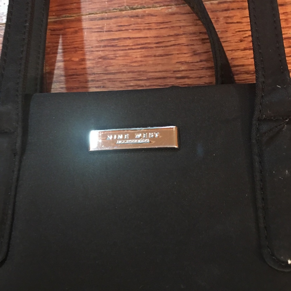 Black shoulder bag